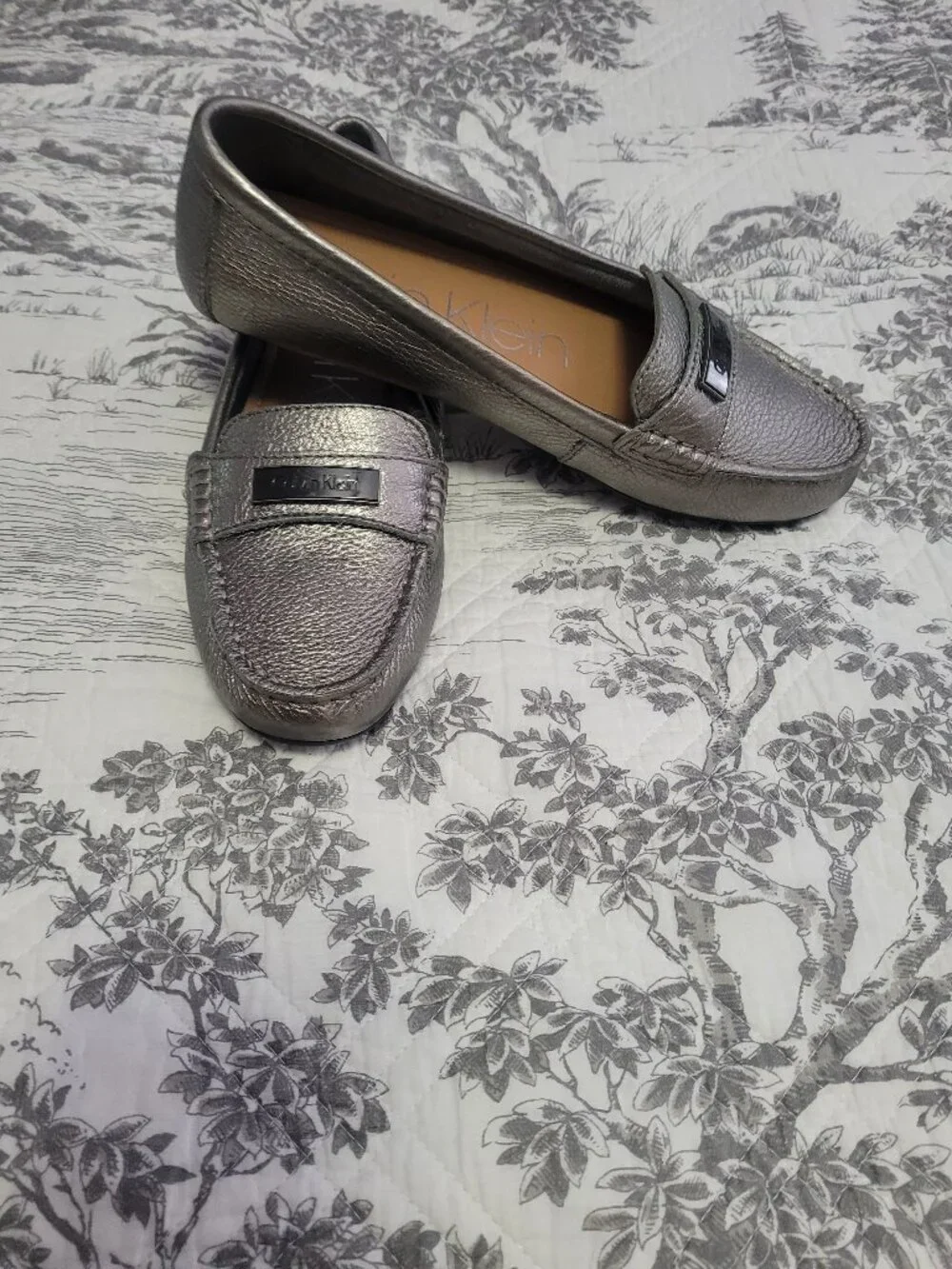 Calvin Klein LEATHER Flats Pewter 8M NWOT